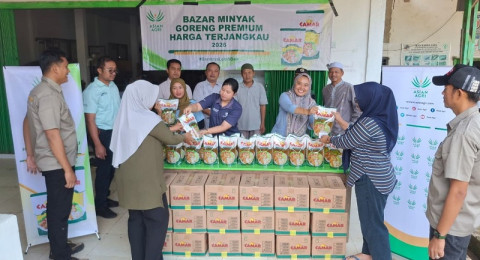 Asian Agri Salurkan Ribuan Liter Minyak Goreng Melalui Bazar Ramadan di Jambi
